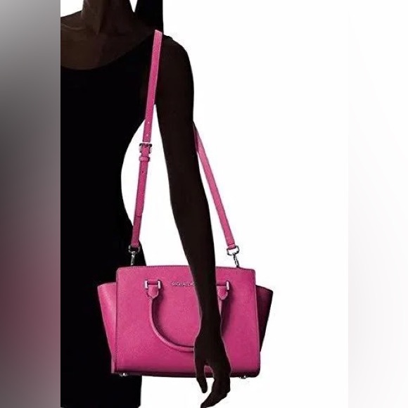 Michael Kors Selma in Fuchsia with Silver detailing ๐ - Picture 6 of 7